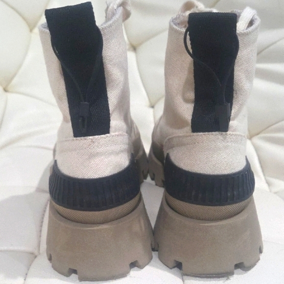 ZARA Cream Lace-Up High-Top Boots Size 8. - Picture 4 of 6